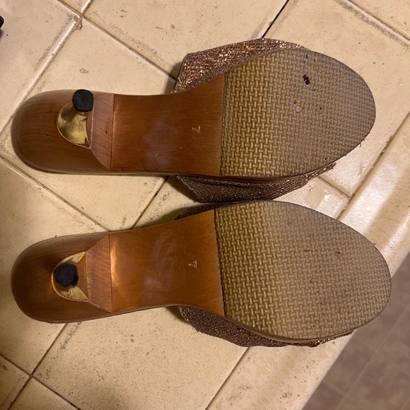 Betsey Johnson Polly rose gold slides, worn a couple of times✨ - Picture 7 of 8